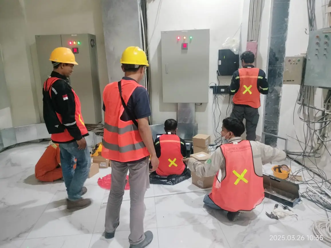 Pemasangan lampu plafon